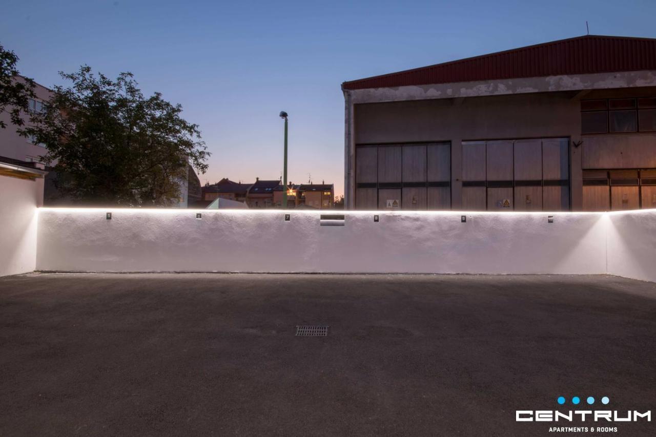 Centrum Ösek Dış mekan fotoğraf