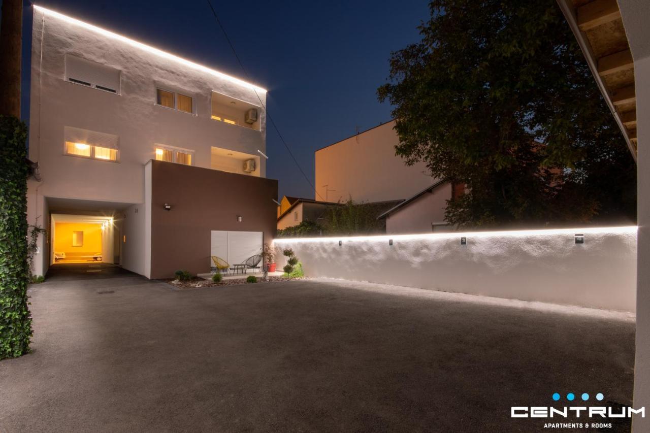 Centrum Ösek Dış mekan fotoğraf